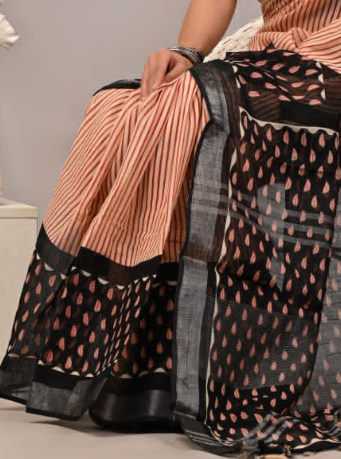 Elegant Beige & Black Linen Cotton Saree with Dual Pattern Design