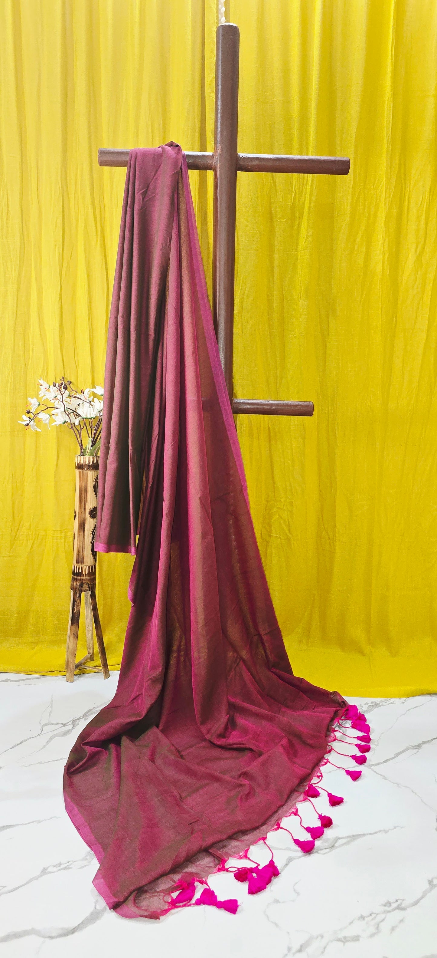 Dual Tone Mul Cotton Saree in Maroon & Pink with Tassel Detailing
