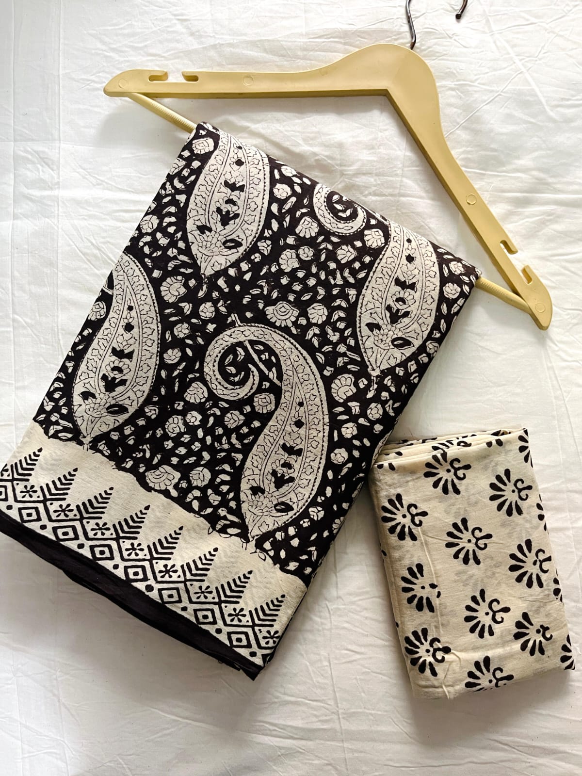 Black & Ivory Cotton Bagru Print Saree with Paisley and Floral Motifs