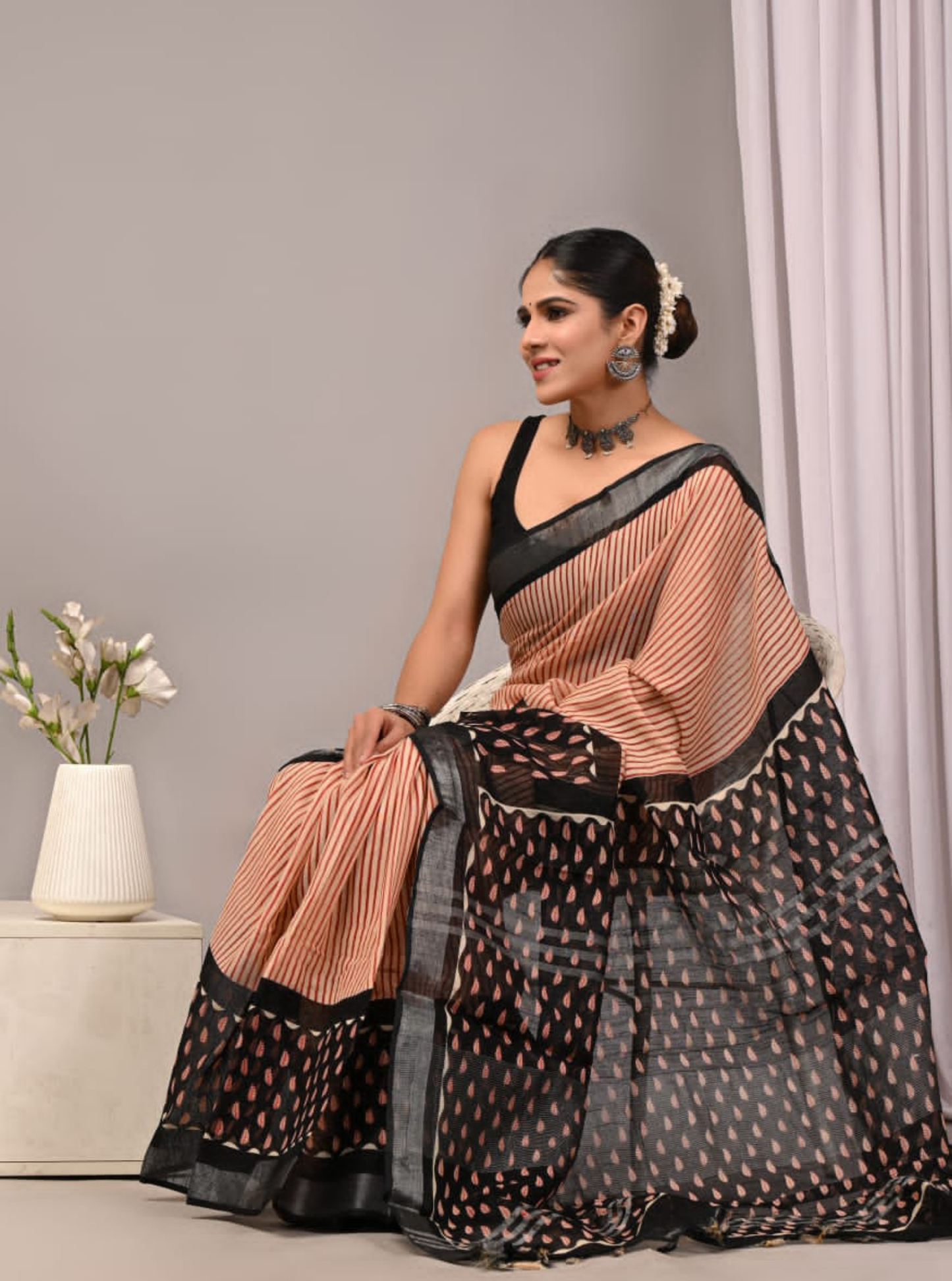 Elegant Beige & Black Linen Cotton Saree with Dual Pattern Design