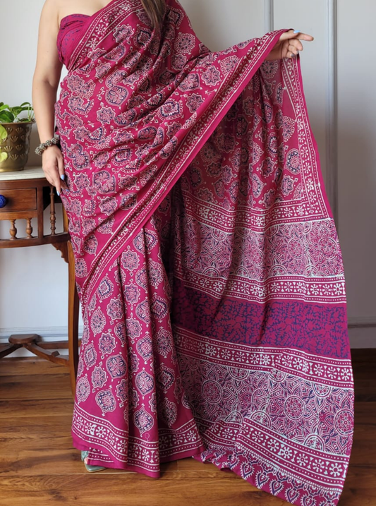 Deep Pink Bagru Print Cotton Saree with Intricate Ethnic Motifs
