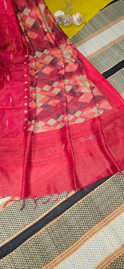 Classic Red Munga Silk Saree with Traditional Weave for Festive Wear
