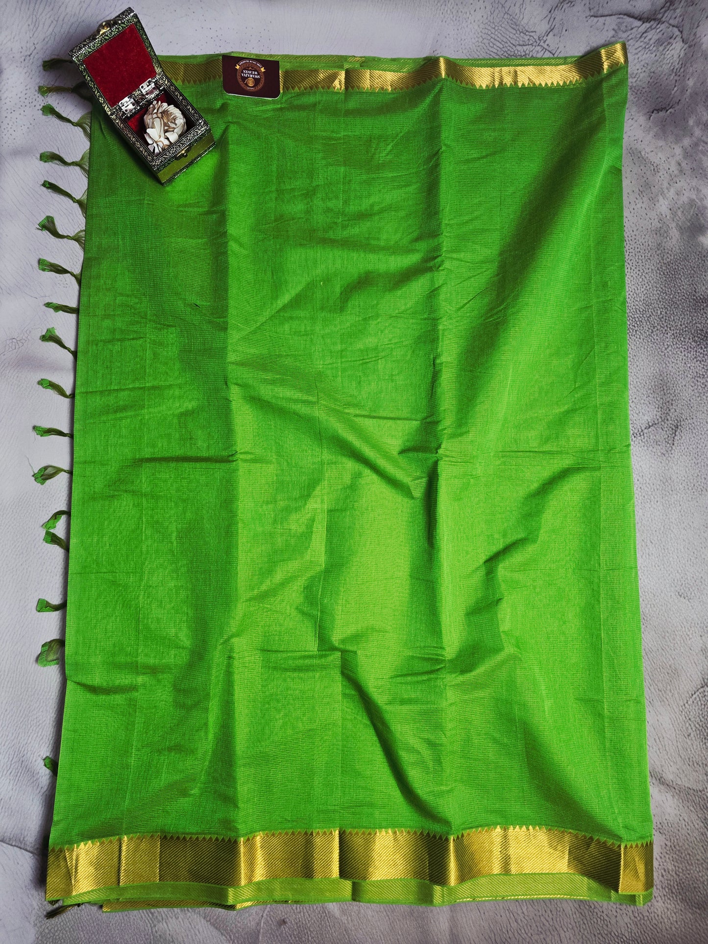 Parrot Green & Gold Mangalagiri Handloom Plain Saree with Woven Pallu