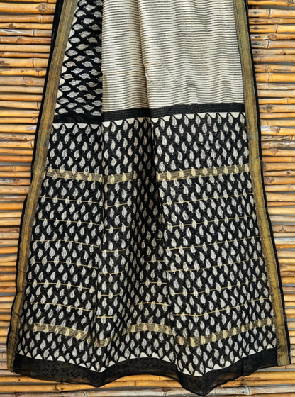 Black & Beige Maheshwari Silk Saree with Leaf Motif Design