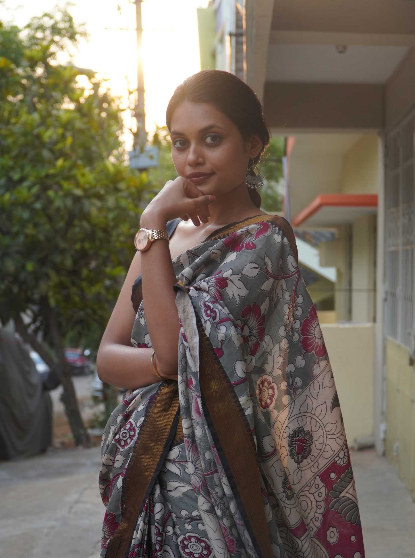 Grey & Maroon Mangalagiri Silk Saree with Elegant Floral Kalamkari-Inspired Design