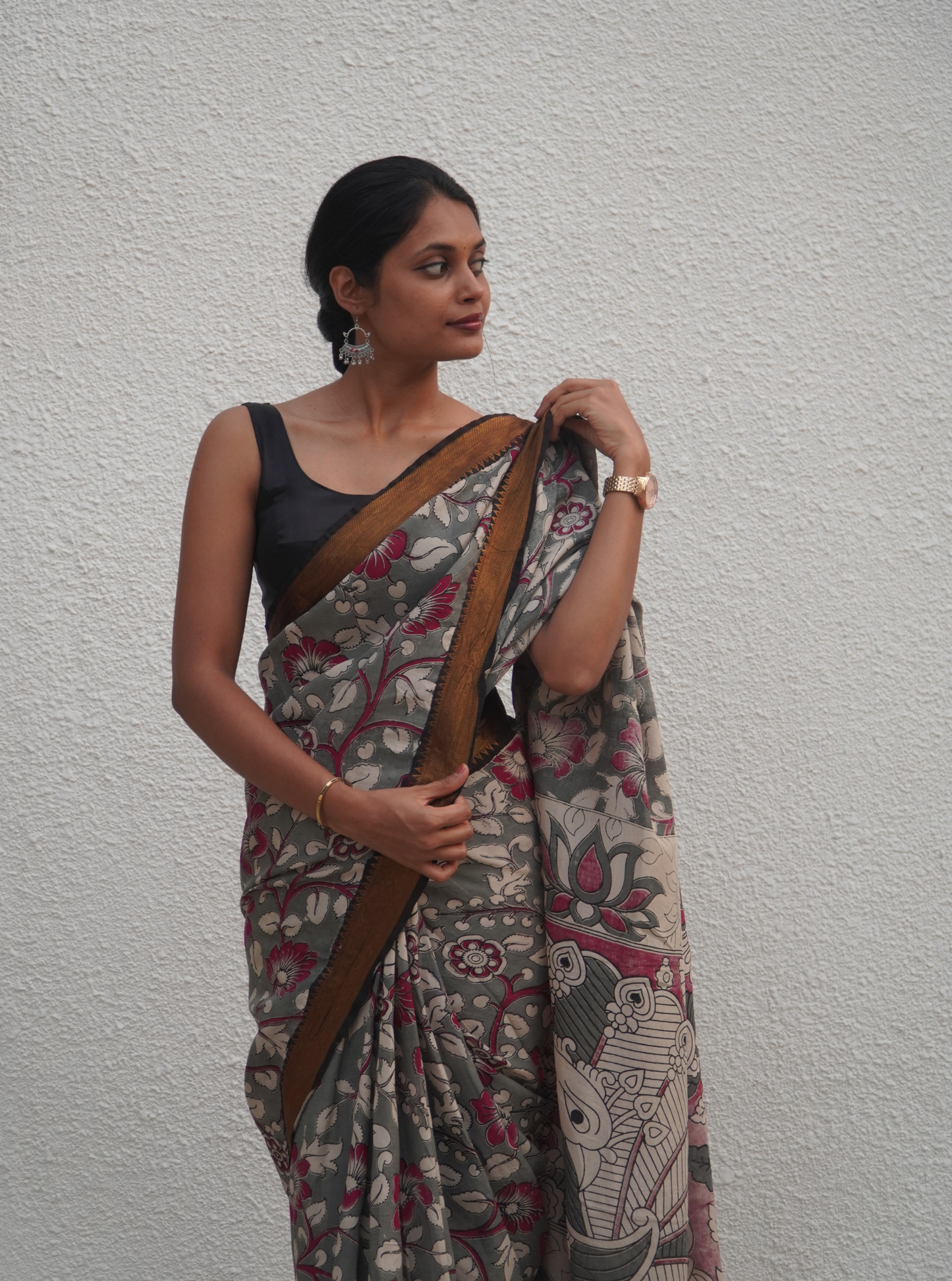 Grey & Maroon Mangalagiri Silk Saree with Elegant Floral Kalamkari-Inspired Design
