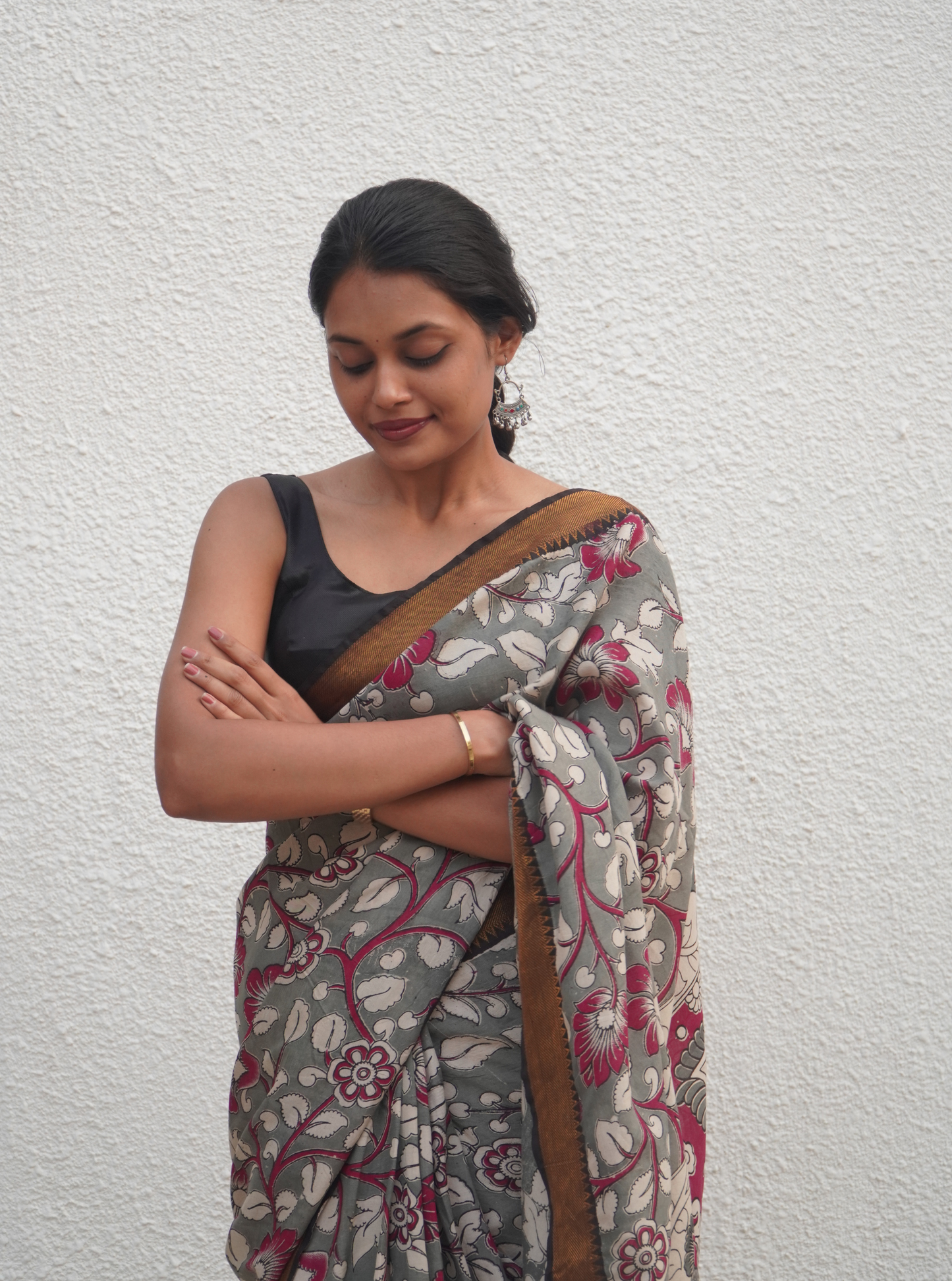 Grey & Maroon Mangalagiri Silk Saree with Elegant Floral Kalamkari-Inspired Design
