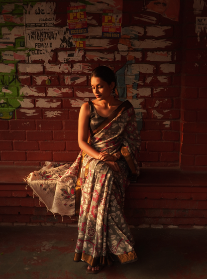 Grey & Maroon Mangalagiri Silk Saree with Elegant Floral Kalamkari-Inspired Design