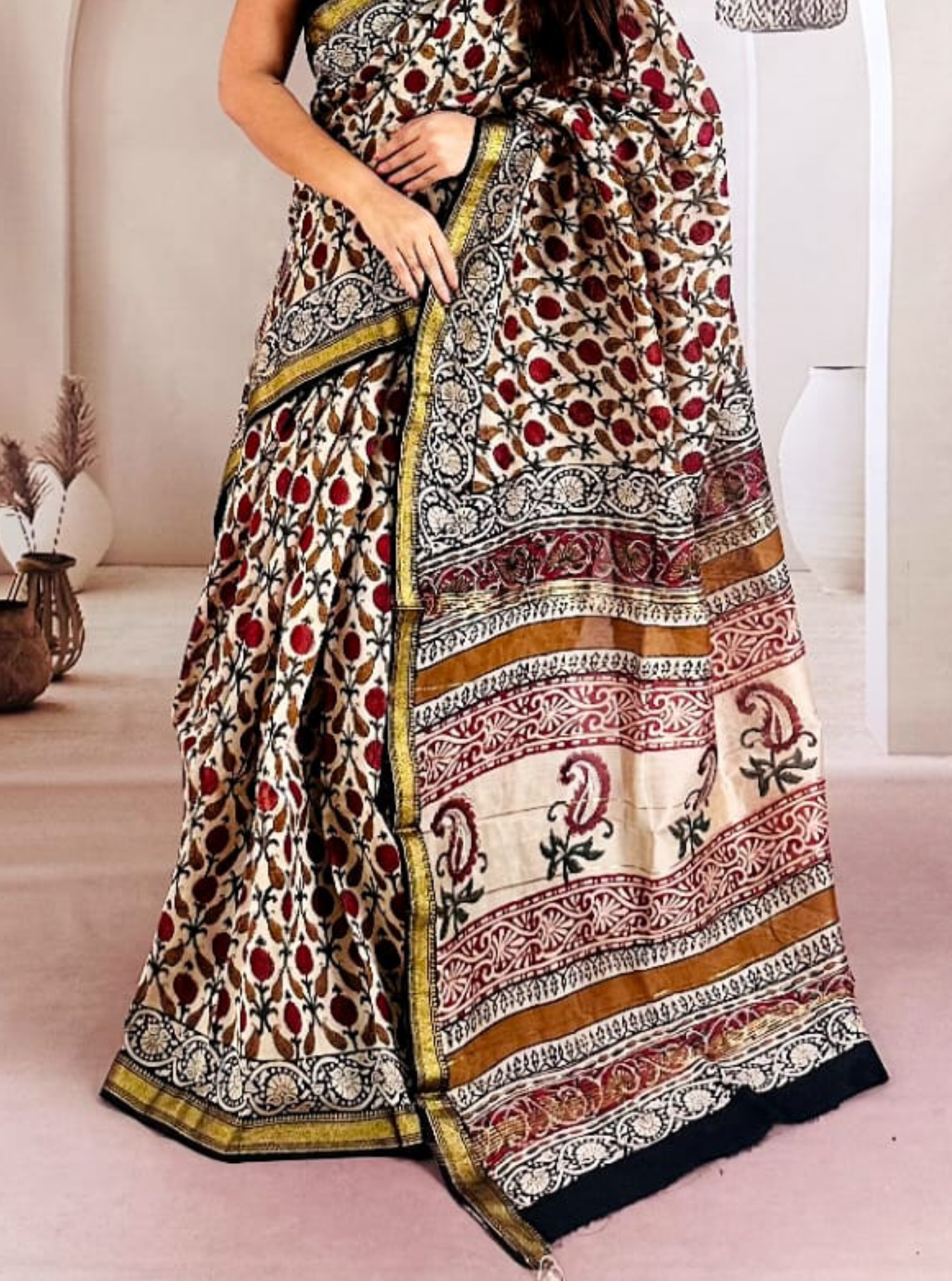 Ivory Maheshwari Silk Saree with Kalamkari-Inspired Motifs
