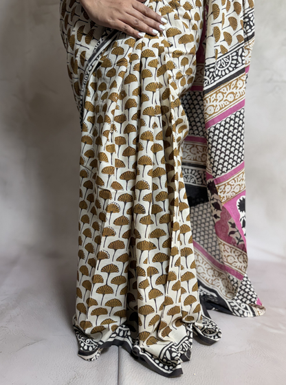 Elegant Off-White Cotton Saree with Bagru Handblock Prints
