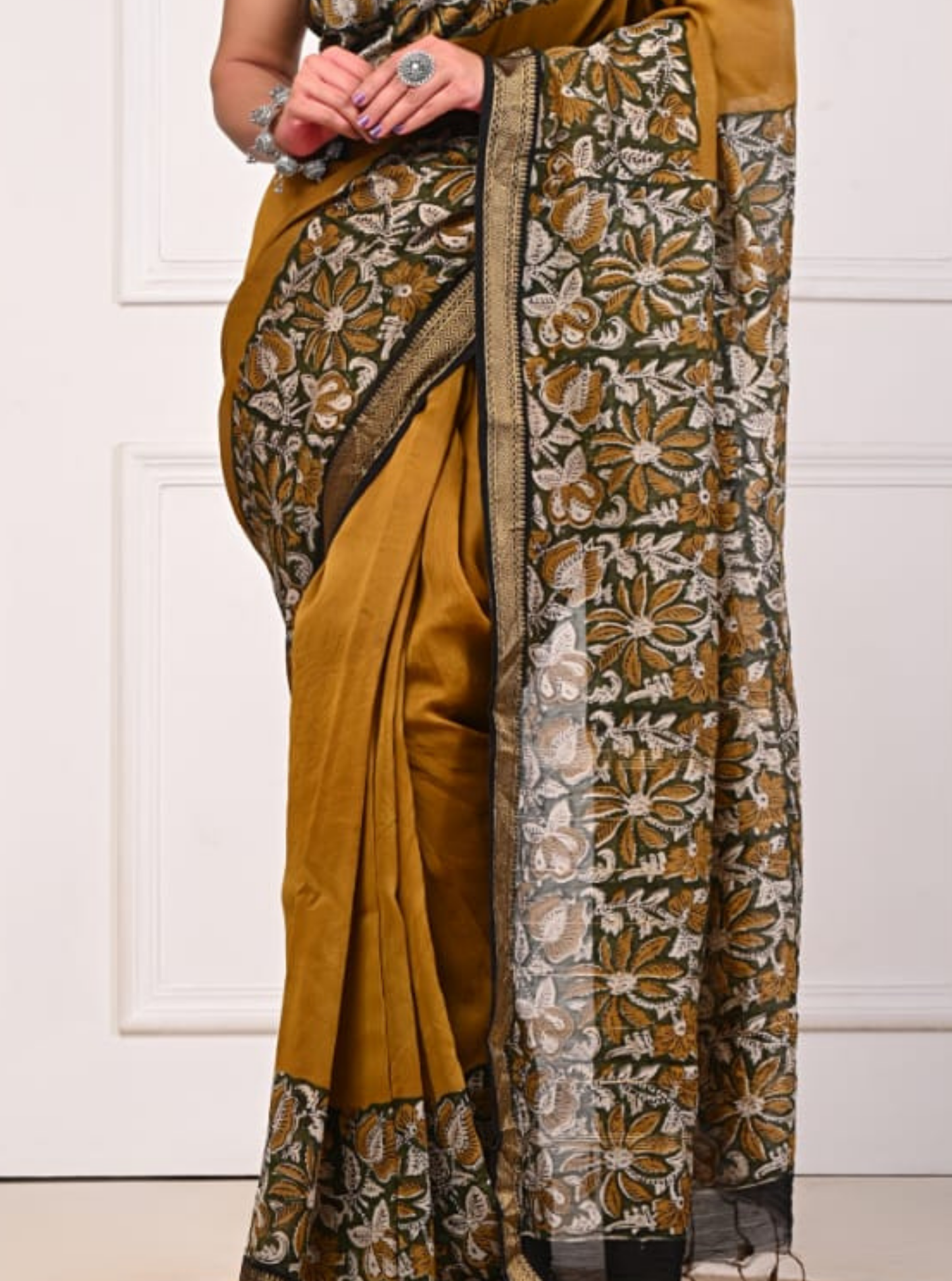 Mustard Maheshwari Silk Saree with Floral Woven Border & Elegant Pallu