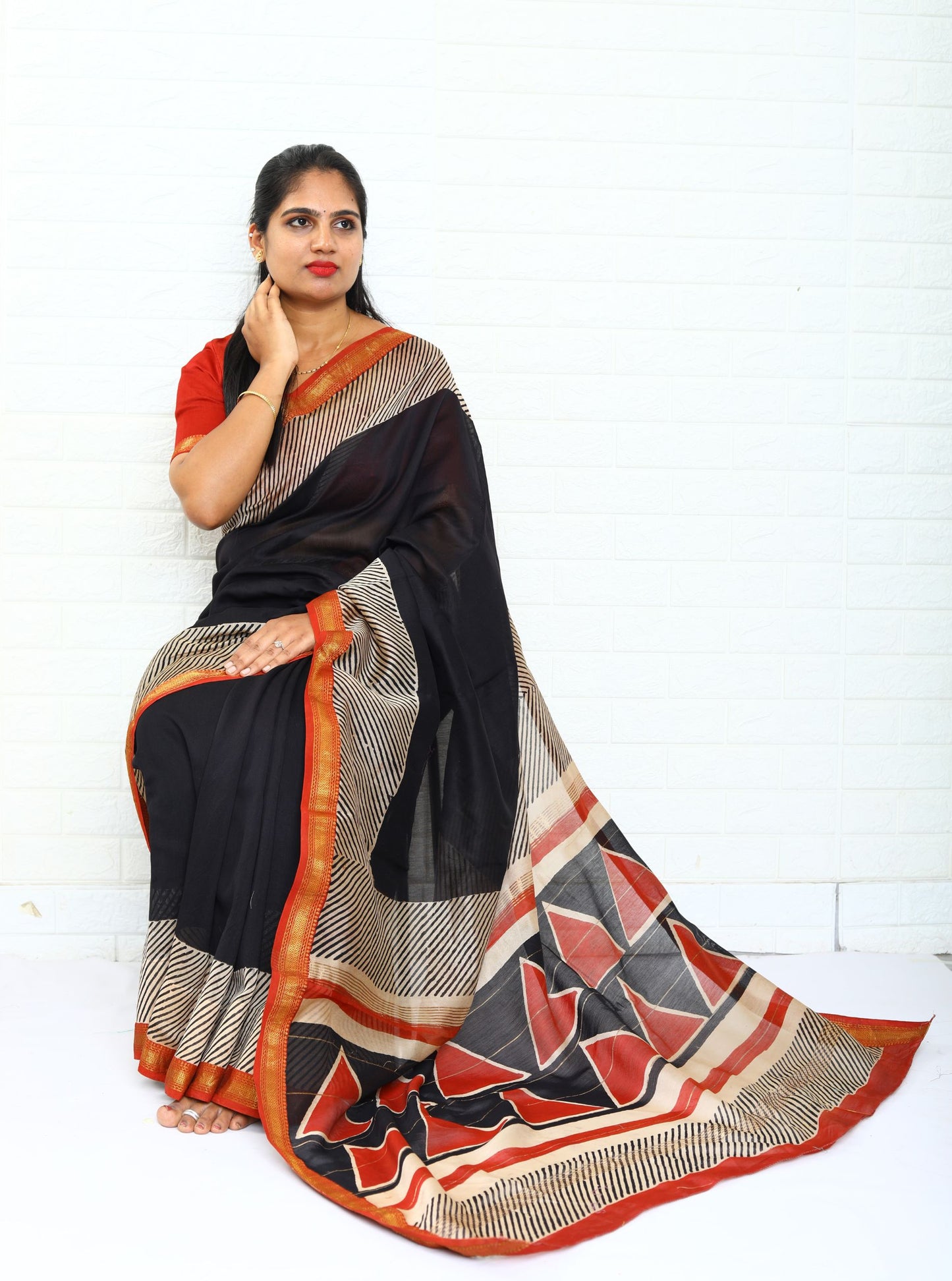 Stylish Black and White Maheshwari Silk Saree with Hand Block Print for Festive & Party Wear