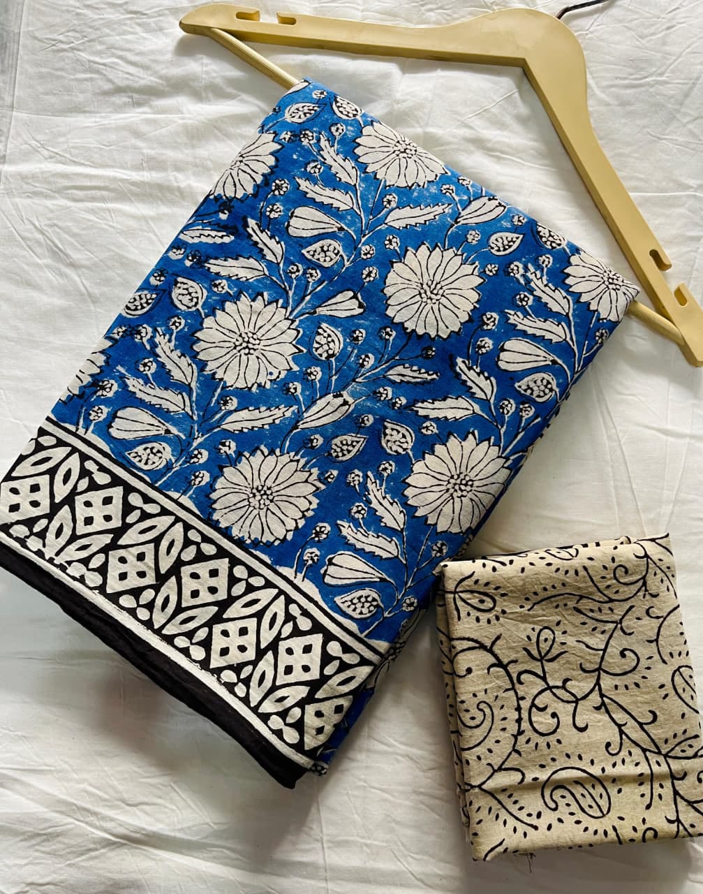 Royal Blue & Ivory Cotton Bagru Print Saree with Floral Vine Motifs