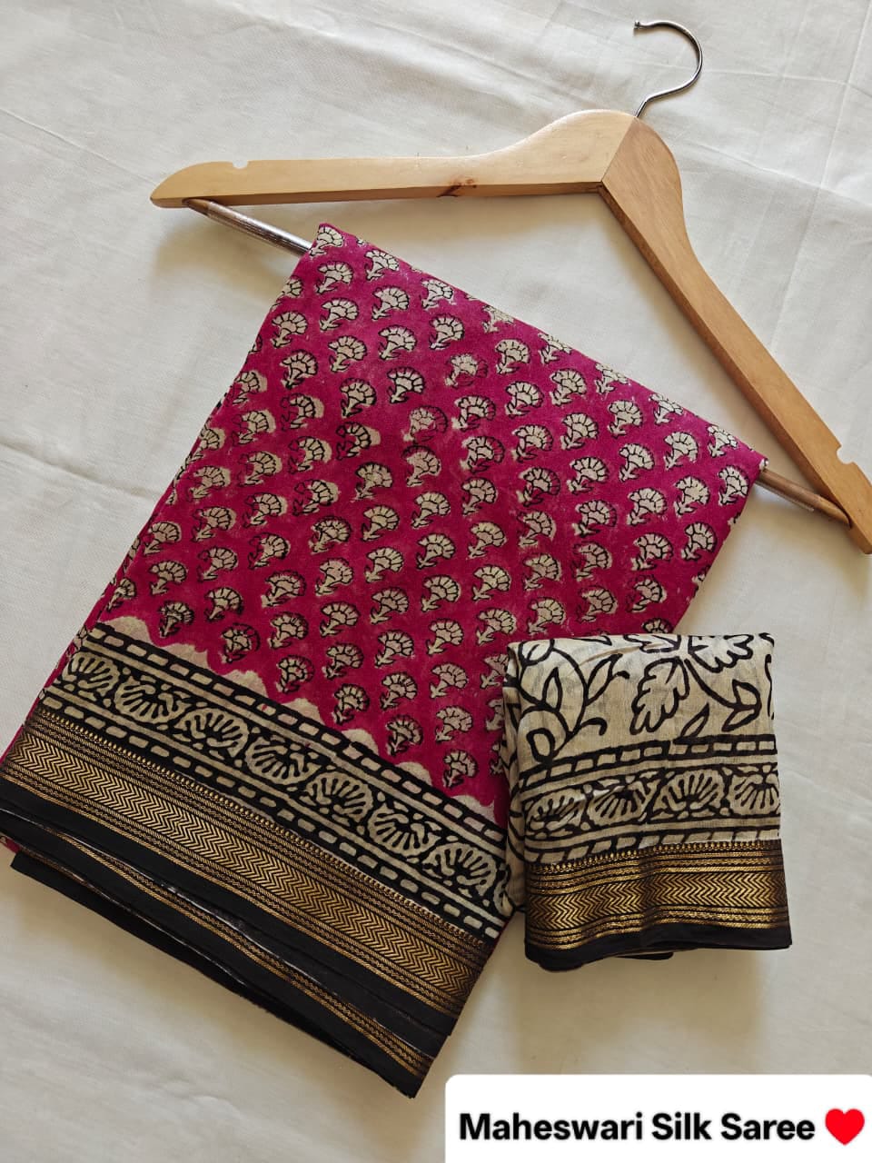 Magenta & Beige Maheshwari Silk Saree with Floral Motif Body, Printed Pallu and Black-Gold Zari Border