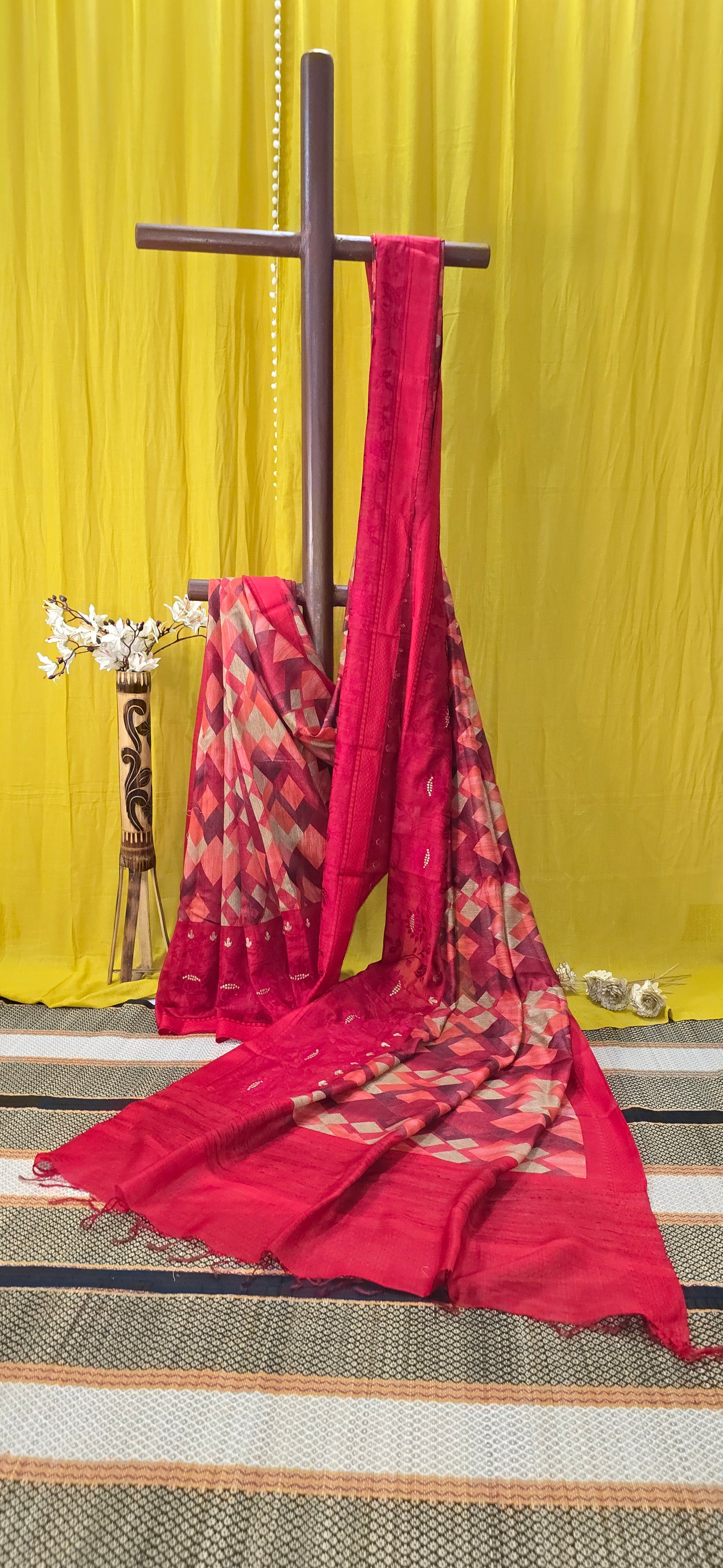 Classic Red Munga Silk Saree with Traditional Weave for Festive Wear