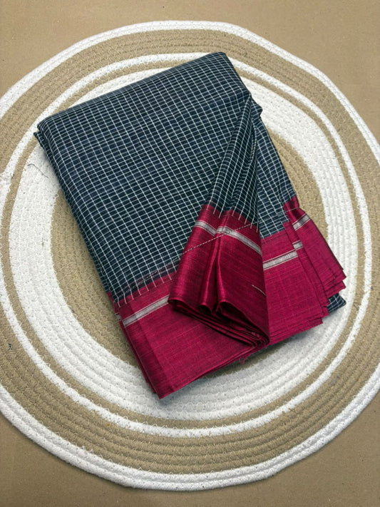 Light Grey Patteda Anchu Ilkal Saree with Purple and Pink Border