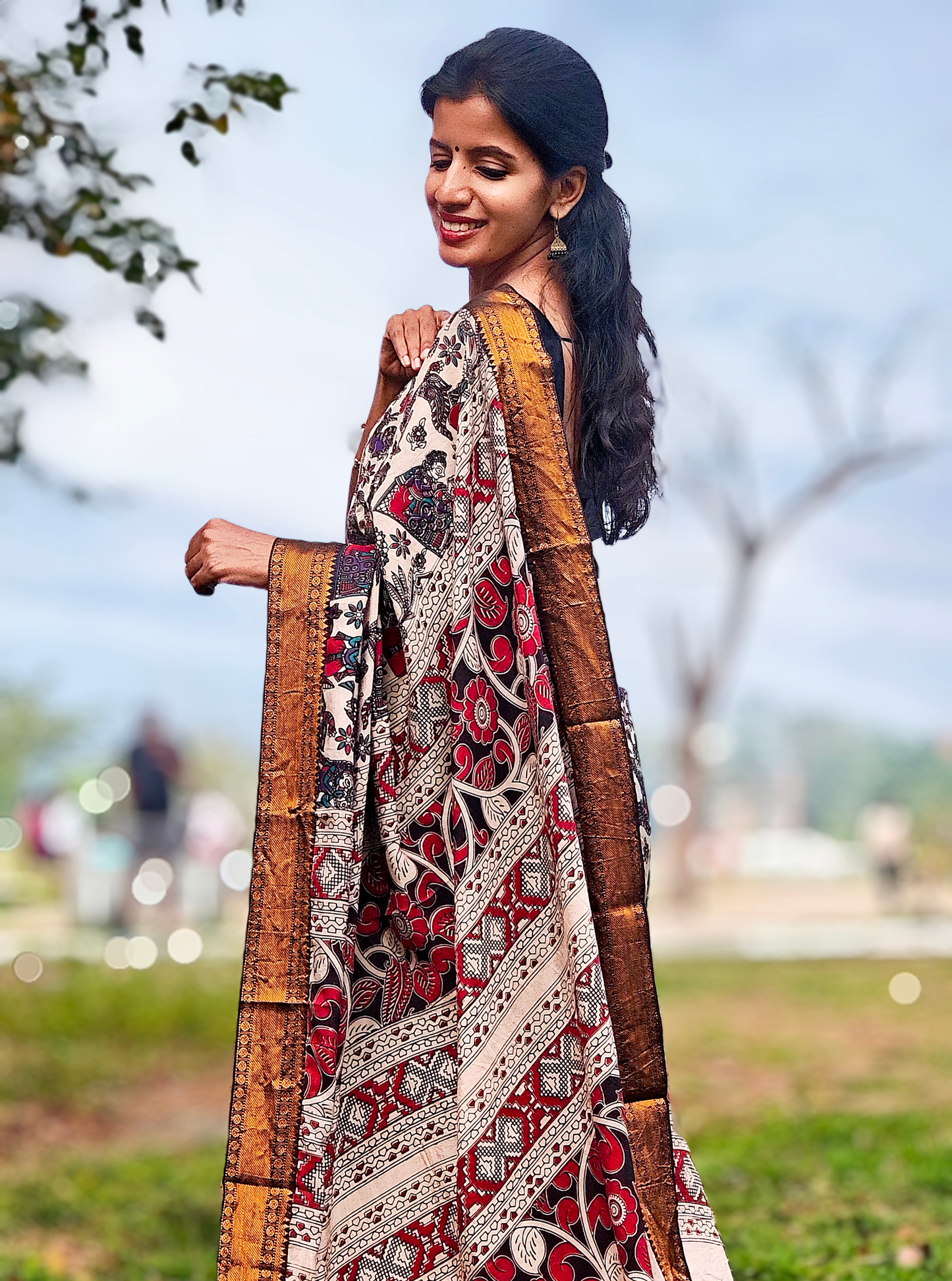 Elegant Cream Kalamkari Mangalagiri Silk Saree with Antique Gold Border